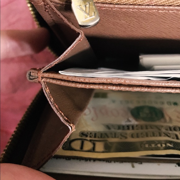 LV wallet! Used in great condition - Picture 5 of 6